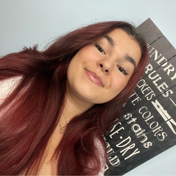 Meet your Posher, Élyse - Picture 1 of 1